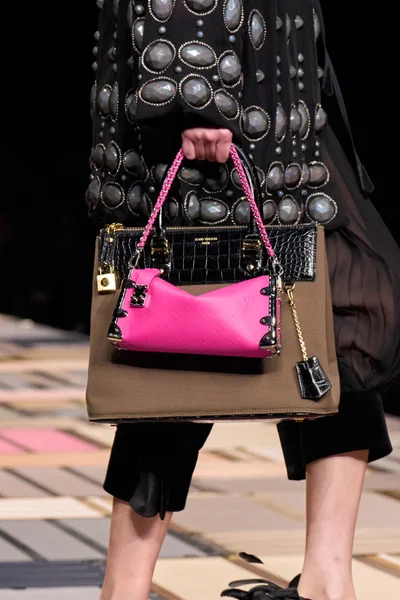 Look 60